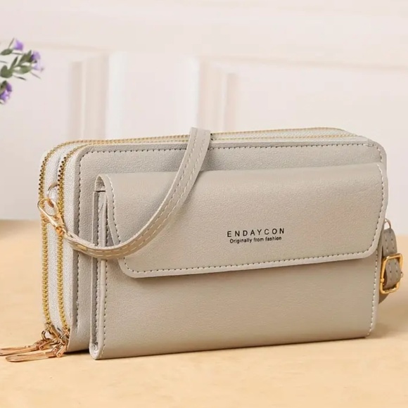 Large capacity, multi compartment Crossbody Bag~New in packaging - Picture 1 of 8